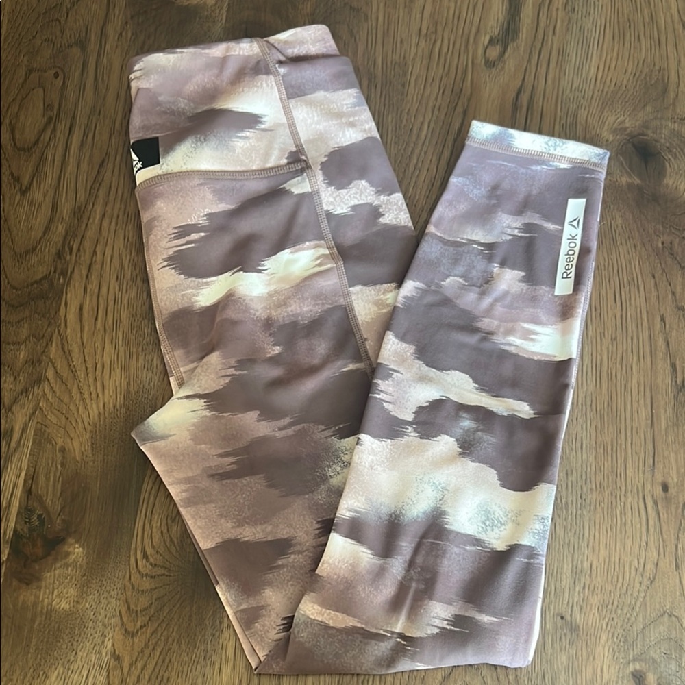 Reebok Women’s Light Purple/Pale Pink Leggings Small
